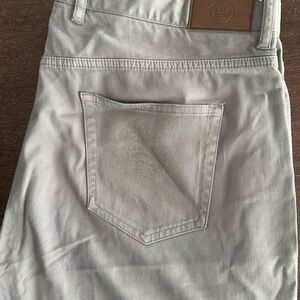 Peter Millar Stone Tan Chinos. 32 inch inseam.